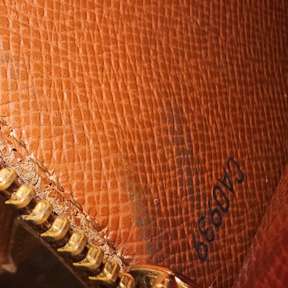 Louis Vuitton wallet - Picture 9 of 9